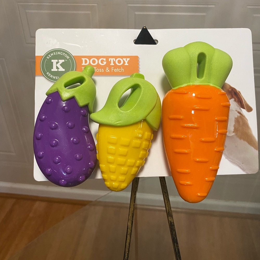 Brand New Kensington Set Of 3 latex vegetables 🥕  🌽 🍆 Dog Toys With Squeaker - Picture 2 of 4